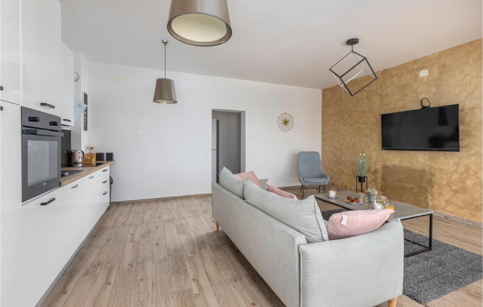 Amazing Apartment In Rijeka With Wifi Extérieur photo