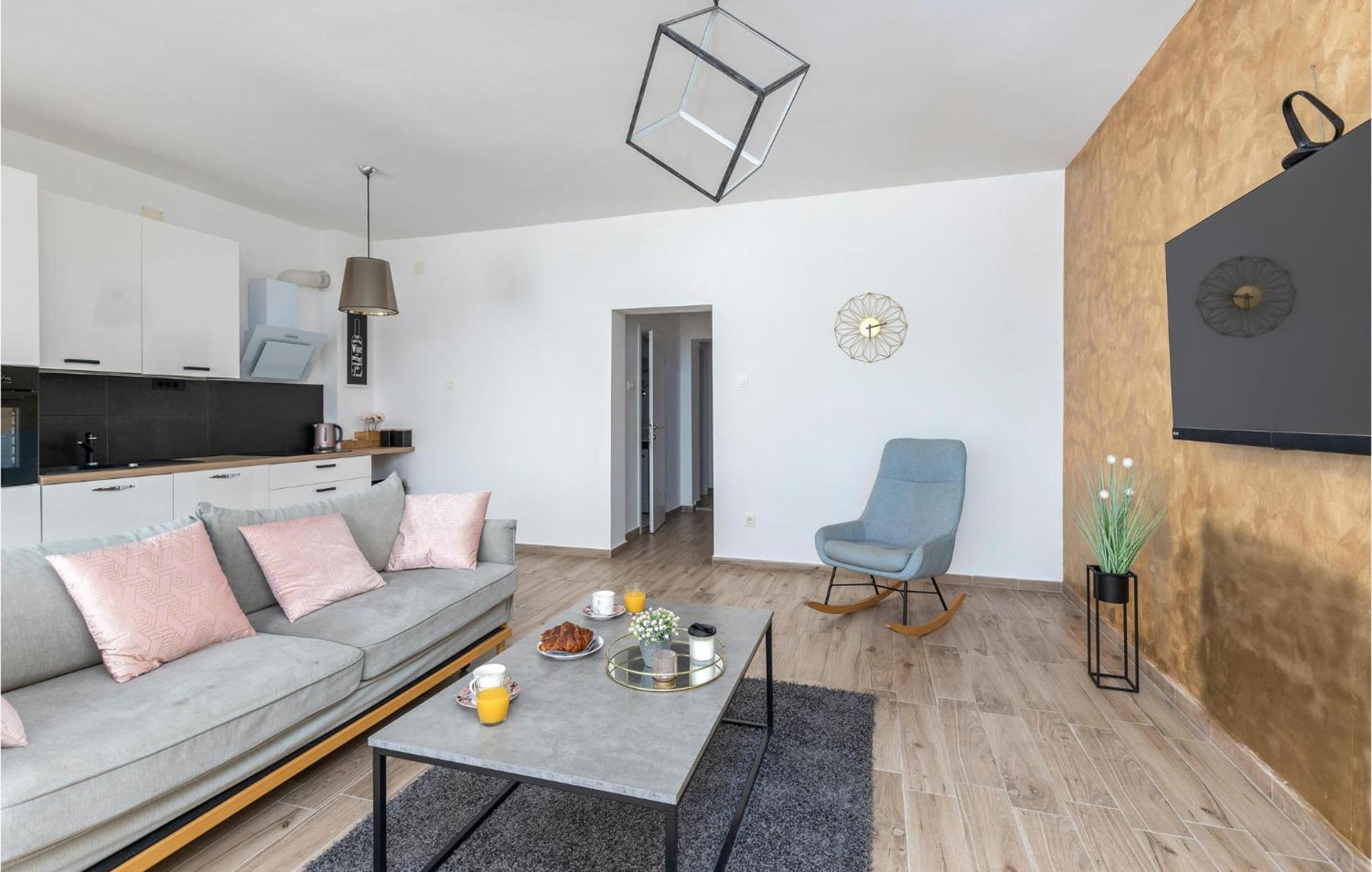 Amazing Apartment In Rijeka With Wifi Extérieur photo